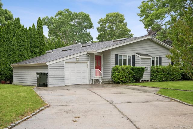 41 Homewood Drive, Hampton Bays, NY 11946