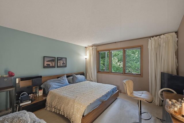 15005 43rd Place N, Plymouth, MN 55446