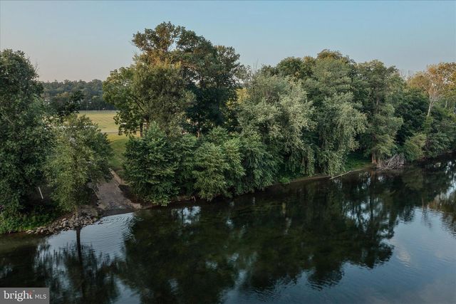 23 MISSISSIPPI PT, Falling Waters, WV 25419