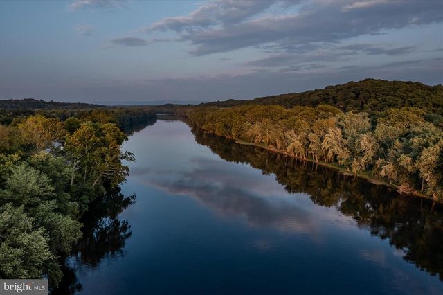 23 MISSISSIPPI PT, Falling Waters, WV 25419