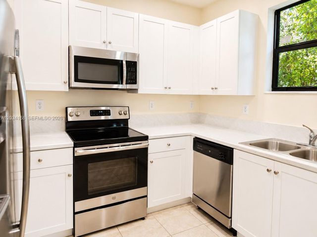 3354 SE 2nd Ct ., Homestead, FL 33033