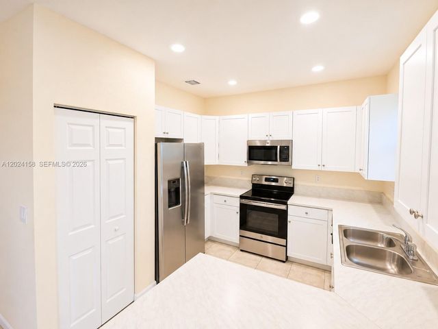 3354 SE 2nd Ct ., Homestead, FL 33033