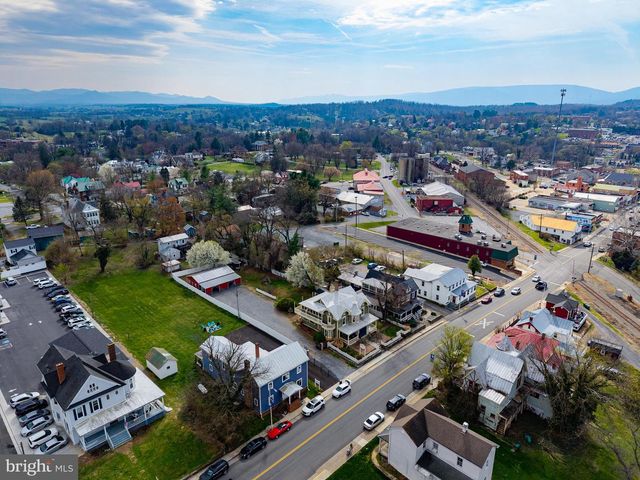 138 E MAIN ST, Luray, VA 22835