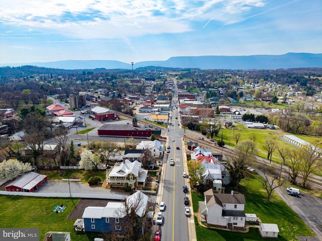 138 E MAIN ST, Luray, VA 22835