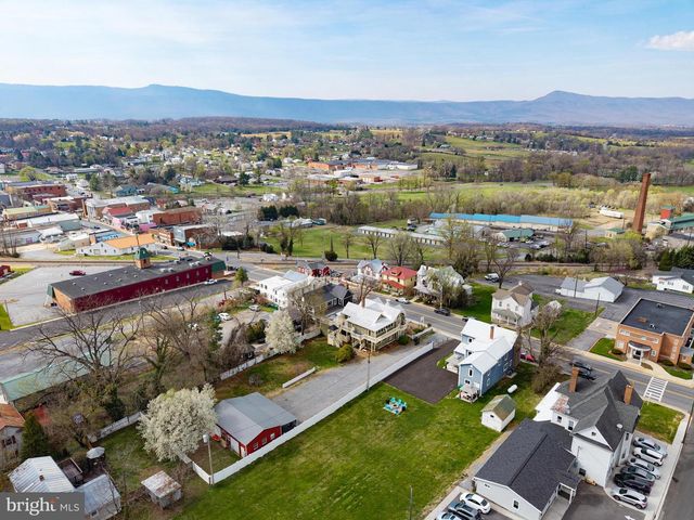 138 E MAIN ST, Luray, VA 22835