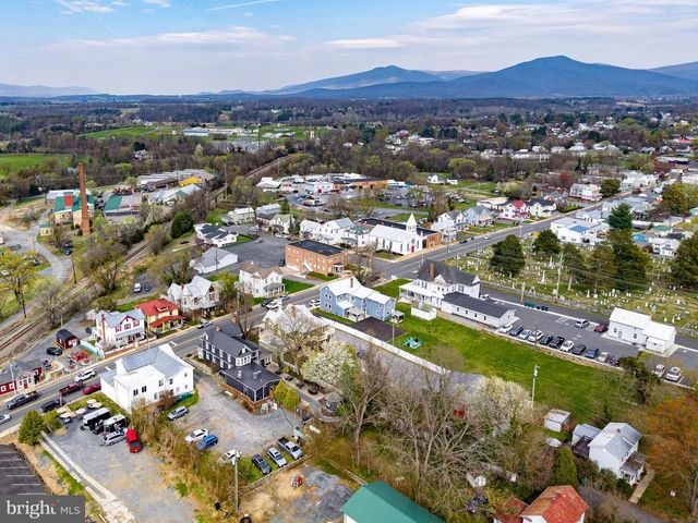 138 E MAIN ST, Luray, VA 22835