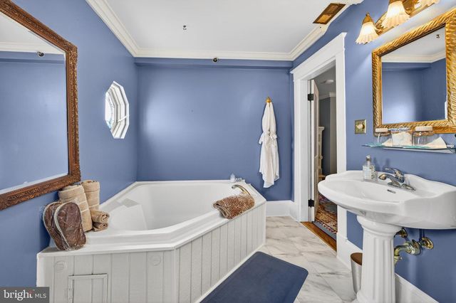 138 E MAIN ST, Luray, VA 22835