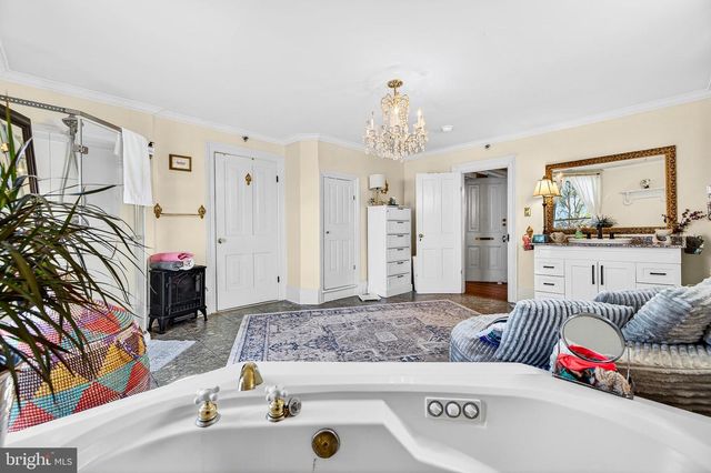 138 E MAIN ST, Luray, VA 22835