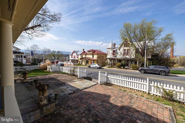 138 E MAIN ST, Luray, VA 22835