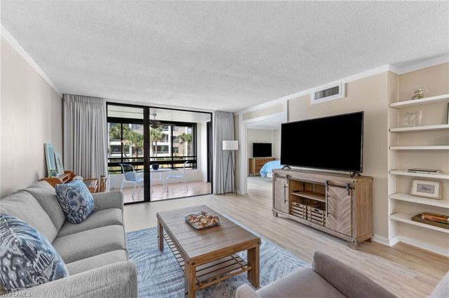 2777 W Gulf DR 104, Sanibel, FL 33957