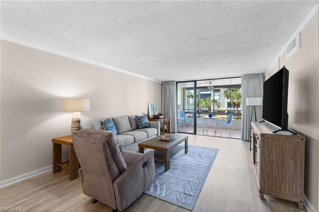 2777 W Gulf DR 104, Sanibel, FL 33957