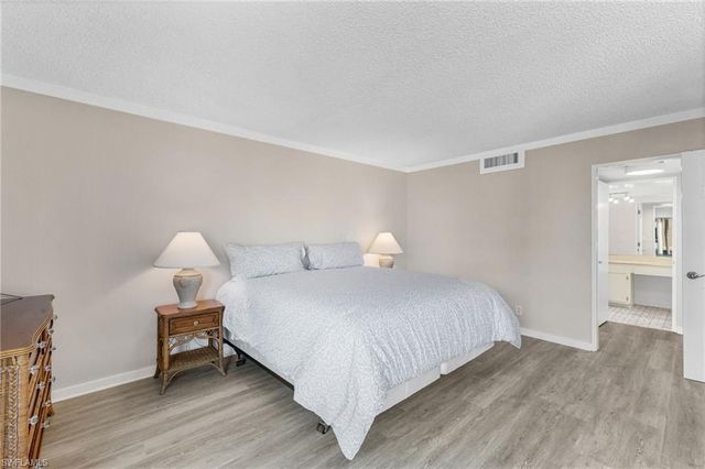 2777 W Gulf DR 104, Sanibel, FL 33957