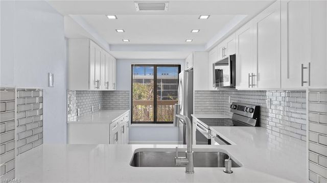 2777 W Gulf DR 104, Sanibel, FL 33957