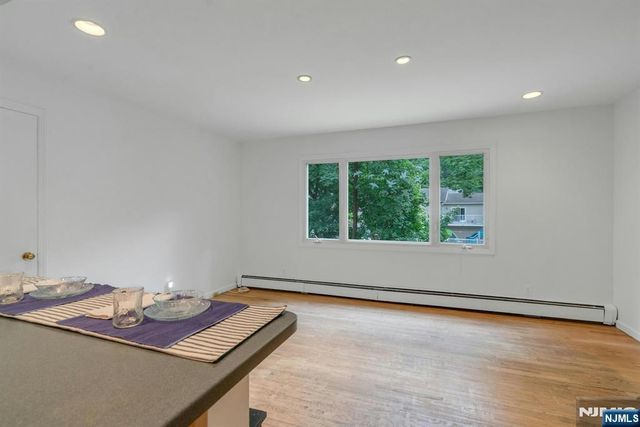 14 Mohawk Avenue, Oakland, NJ 07436