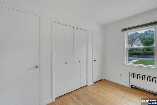14 Mohawk Avenue, Oakland, NJ 07436