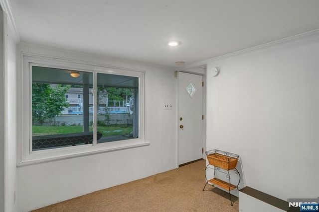 14 Mohawk Avenue, Oakland, NJ 07436