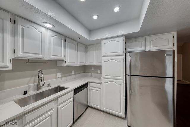 2605 South Durango Drive 202, Las Vegas, NV 89117