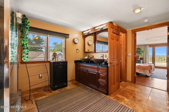45 Florence Avenue, Leonardo, NJ 07737