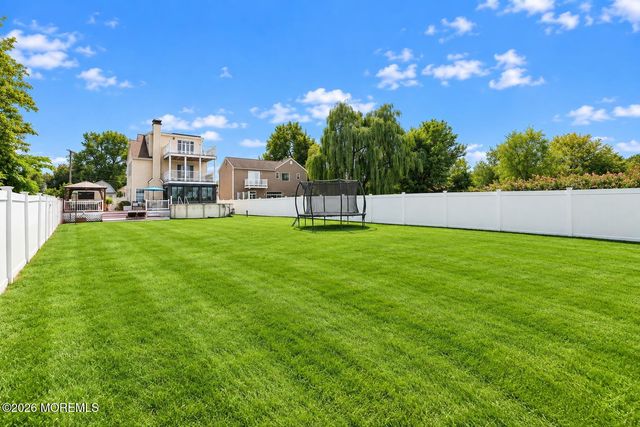 45 Florence Avenue, Leonardo, NJ 07737