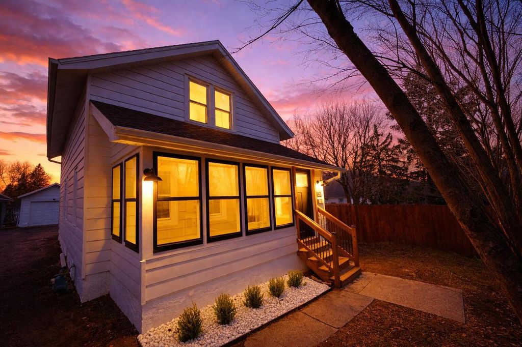 120 4th STREET, Waukesha, WI 53188