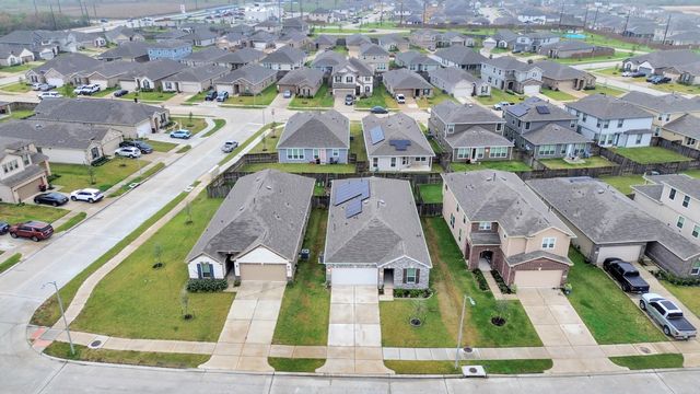 2030 Domeniko Drive, Fresno, TX 77545