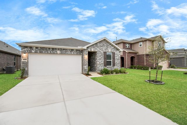 2030 Domeniko Drive, Fresno, TX 77545