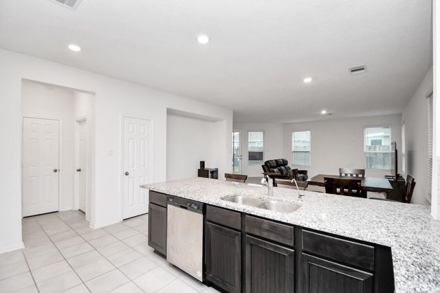 2030 Domeniko Drive, Fresno, TX 77545