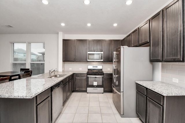 2030 Domeniko Drive, Fresno, TX 77545