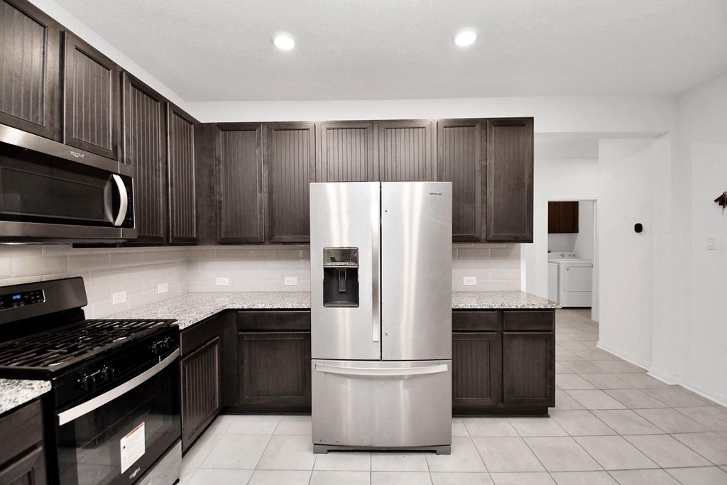 2030 Domeniko Drive, Fresno, TX 77545