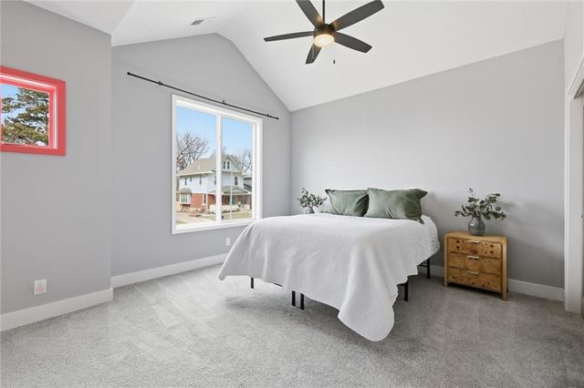 4239 Tracy Avenue, Kansas City, MO 64110