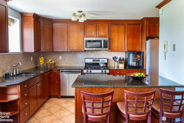 5800 Arlington Ave Apt 15B, New York City, NY 10471