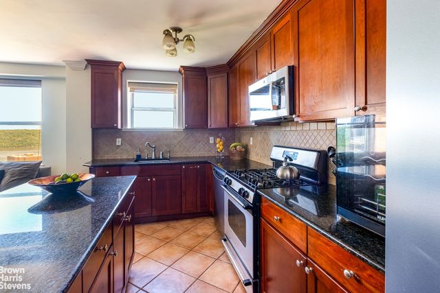 5800 Arlington Ave Apt 15B, New York City, NY 10471