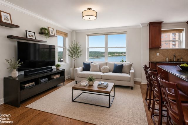 5800 Arlington Ave Apt 15B, New York City, NY 10471