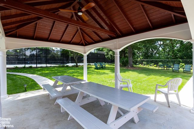 5800 Arlington Ave Apt 15B, New York City, NY 10471