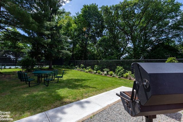 5800 Arlington Ave Apt 15B, New York City, NY 10471