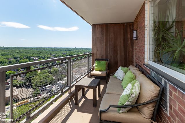 5800 Arlington Ave Apt 15B, New York City, NY 10471