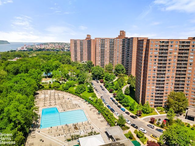 5800 Arlington Ave Apt 15B, New York City, NY 10471