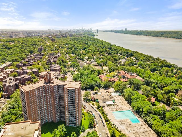 5800 Arlington Ave Apt 15B, New York City, NY 10471