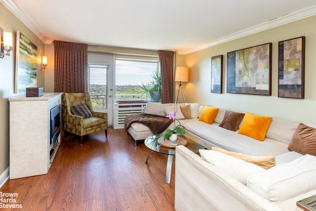 5800 Arlington Ave Apt 15B, New York City, NY 10471