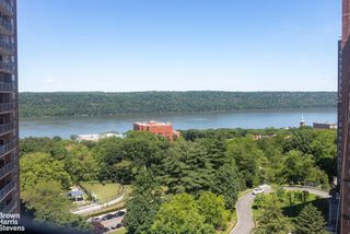 5800 Arlington Ave Apt 15B, New York City, NY 10471