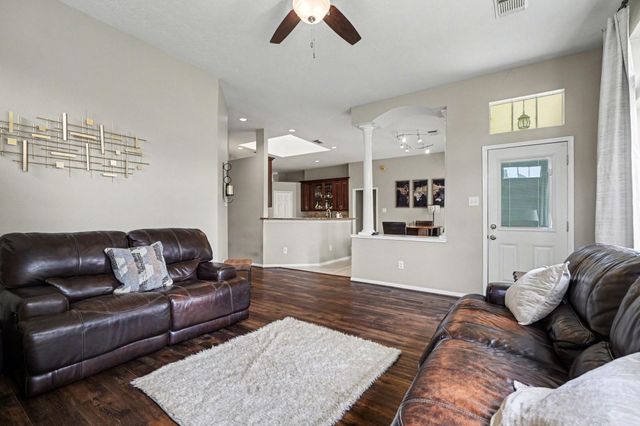 115 Island Breeze Circle, League City, TX 77573