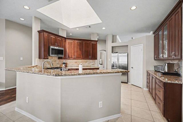 115 Island Breeze Circle, League City, TX 77573