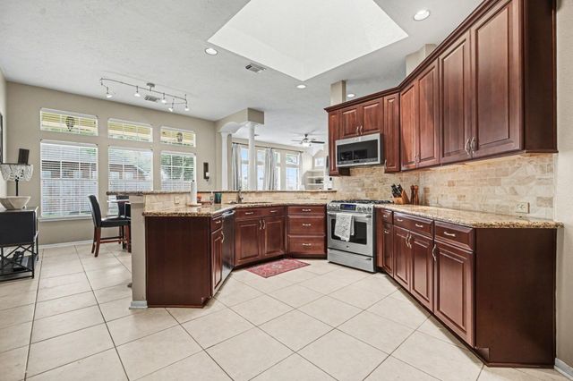 115 Island Breeze Circle, League City, TX 77573