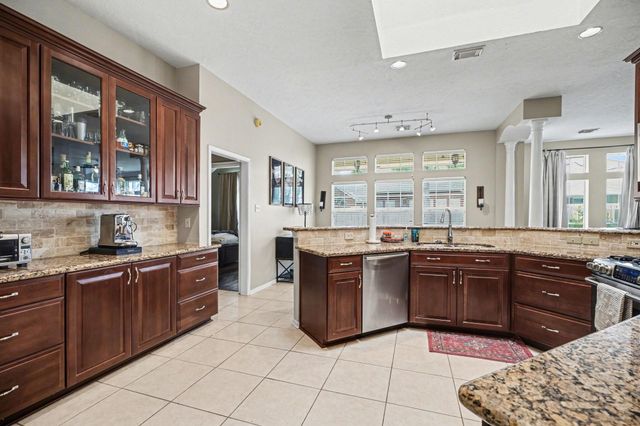 115 Island Breeze Circle, League City, TX 77573