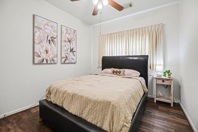 115 Island Breeze Circle, League City, TX 77573