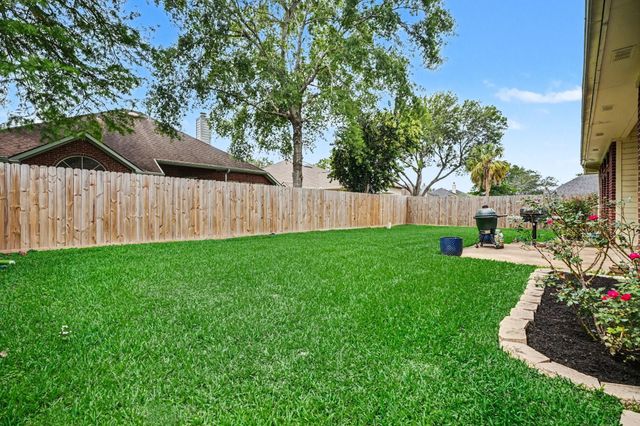 115 Island Breeze Circle, League City, TX 77573
