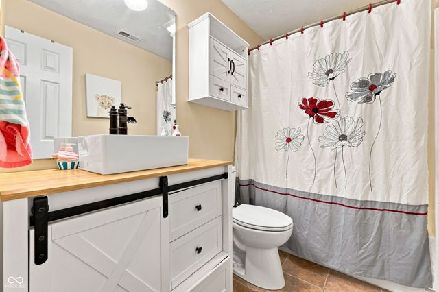 6525 El Paso Drive, Indianapolis, IN 46214