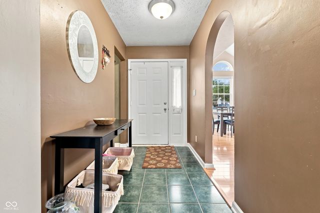 6525 El Paso Drive, Indianapolis, IN 46214