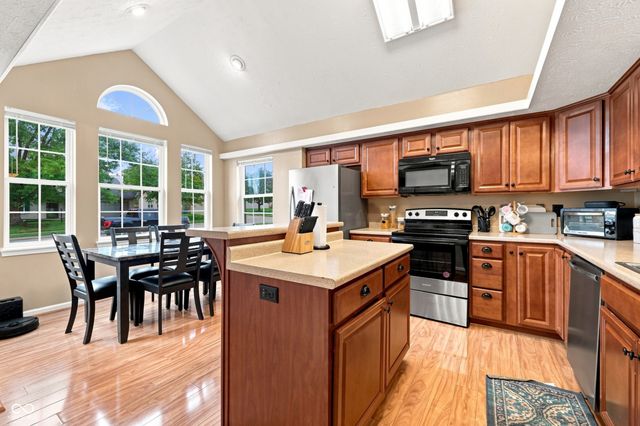 6525 El Paso Drive, Indianapolis, IN 46214