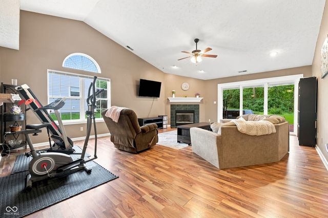 6525 El Paso Drive, Indianapolis, IN 46214